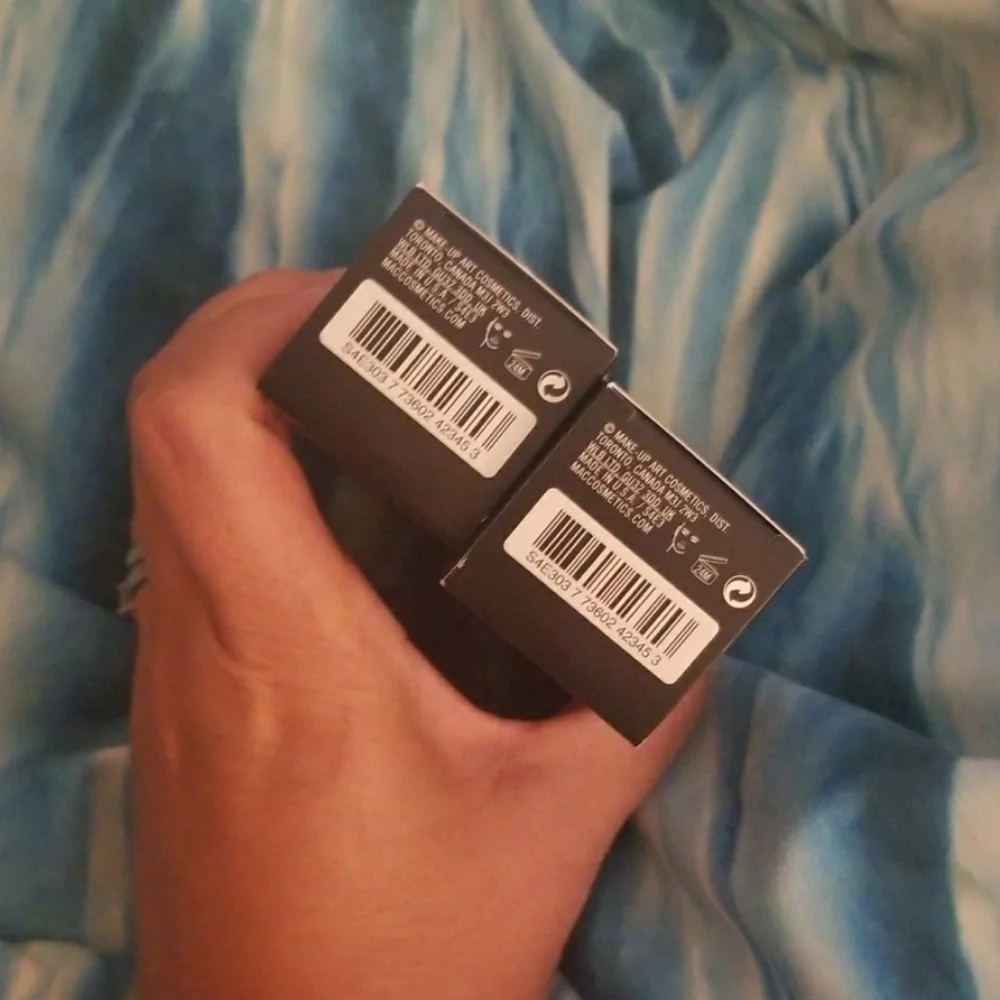 MAC // next to nothing face colour medium